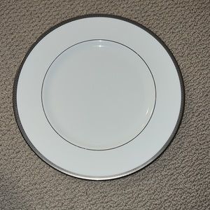 Nwt Wedgwood Madrid dinner plate